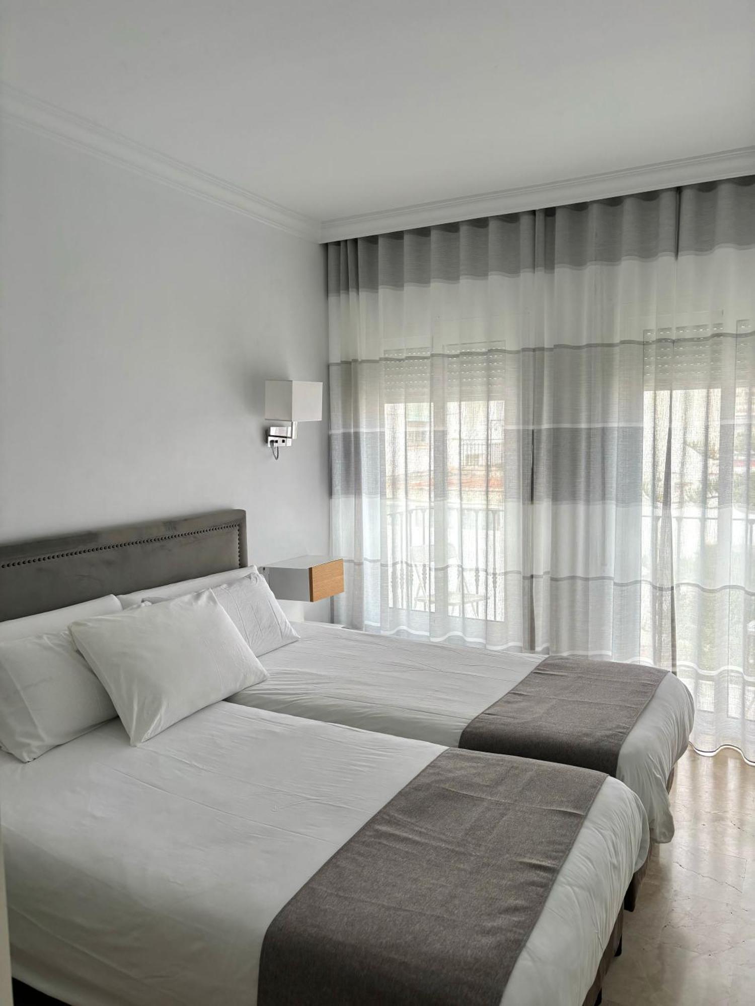Hotel Abril Nerja Extérieur photo