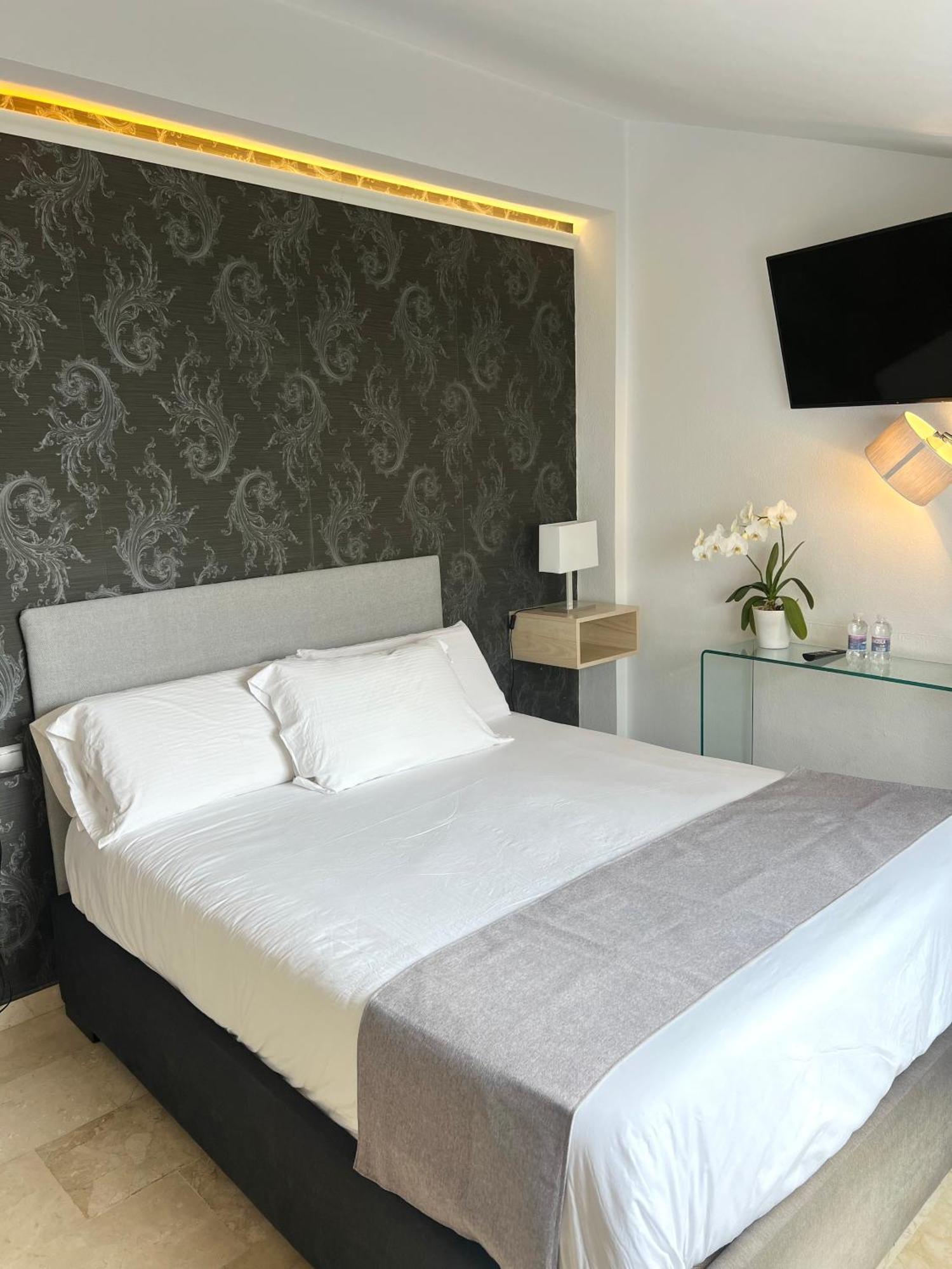 Hotel Abril Nerja Extérieur photo