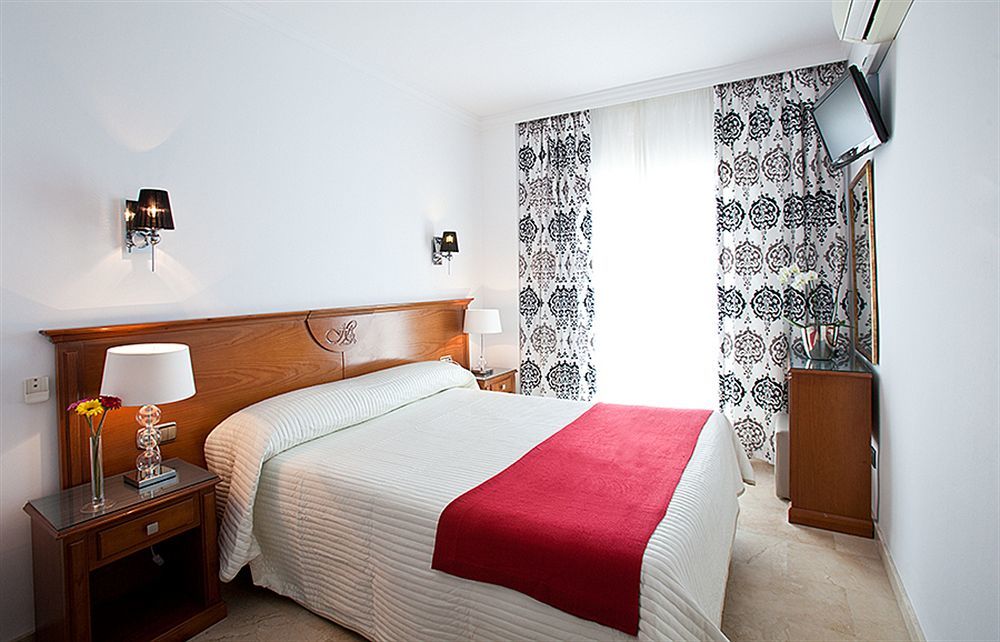 Hotel Abril Nerja Extérieur photo